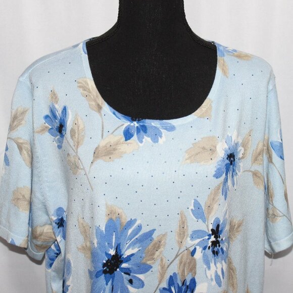 C. D. Daniels Knit Pale Blue Top with Blue Flowers - Picture 3 of 11